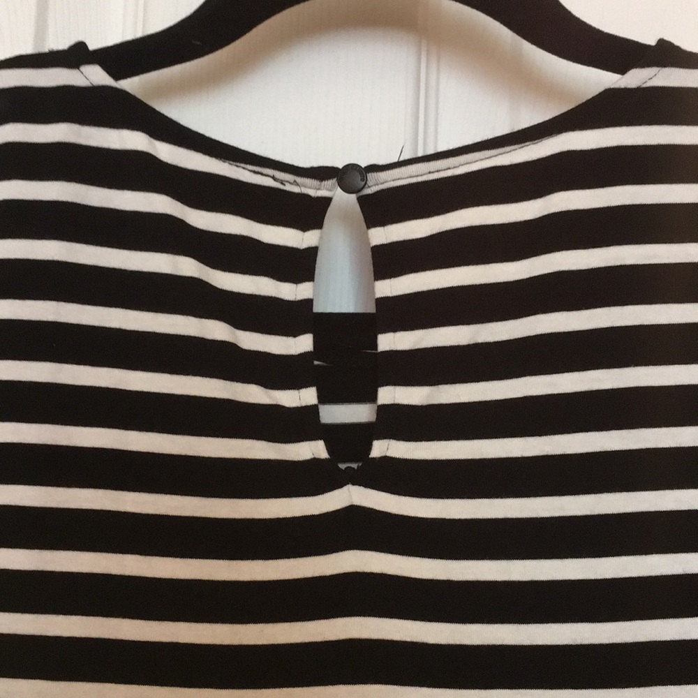 Vince Camuto Cold Shoulder Striped Top - Picture 2 of 5